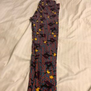 One pair of LuLaRoe Halloween leggings, size tall and curvy